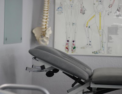 Photos of Fisioterapeuta Ildefonso Collado. Oste&oacute;pata fisioterapia deportiva,