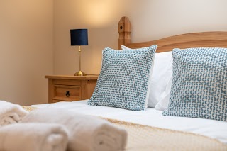 King Eddie's Place- TV in every bedroom