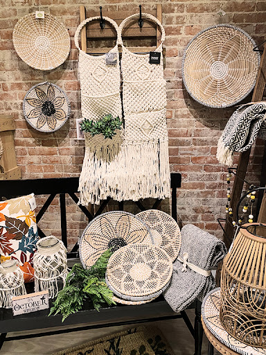 Botanica Bee Lifestyle Co. - Thumbnail