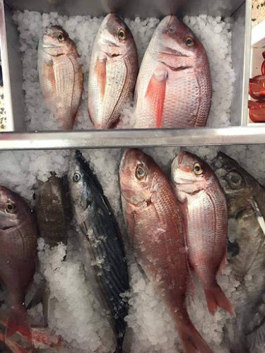 Saronis fish restaurant - Εστιατόριο