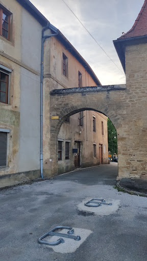 Porte de ville de la forteresse médiévale de Rougemont - Thumbnail