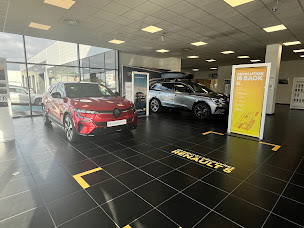 Photo n°21 de Renault Pau - edenauto à Pau (Borne de recharge de véhicules électriques)