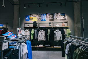 Photo n°8 de adidas Store CERGY à Cergy (Magasin de chaussures)