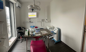 Photo n°2 de Dr MINIERE Victoria - Chirurgien - Dentiste à Bordeaux (Parodontiste spécialiste des implants dentaires)