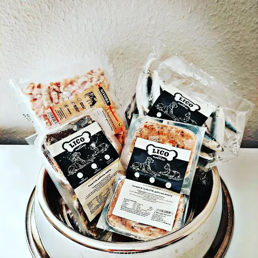 BARF RANCH - Visual