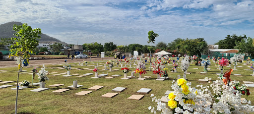 Jardín Funerario Santa María de la Luz ZONA SUR - Cementerio, Panteón