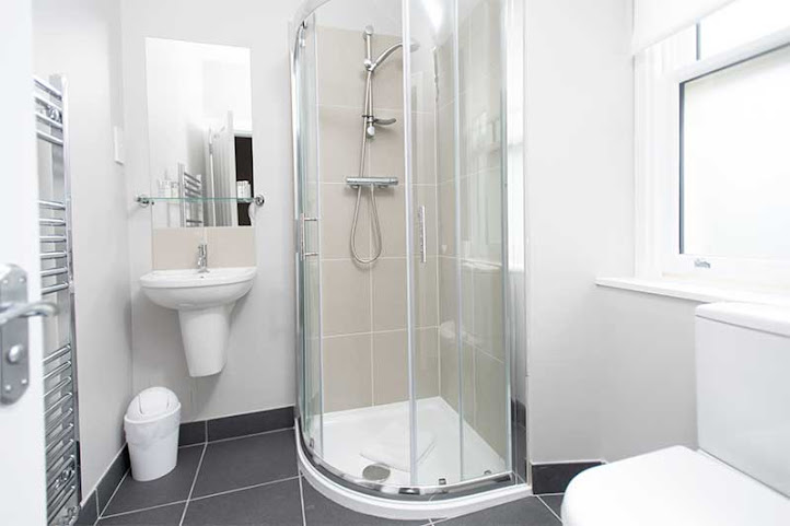 Glenisla Hotel by null