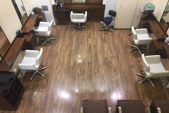 Como hair nails and details