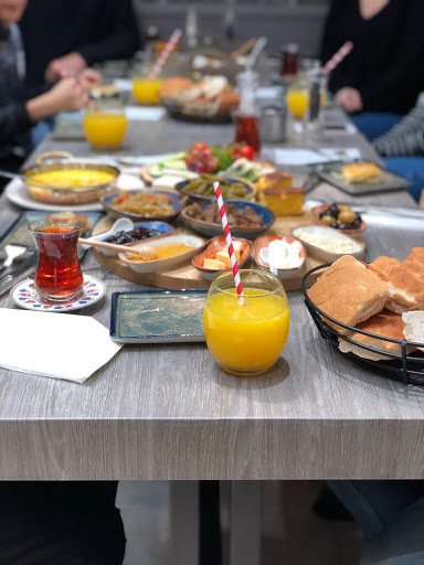 Emy's Kitchen - Visual