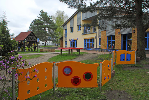 Integrativer Kindergarten "Buntes Leben" Neustrelitz | Lebenshilfswerk Waren gemeinnützige GmbH Logo