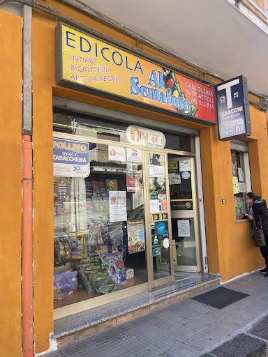 Edicola Al Semaforo Di Pollino Lucia