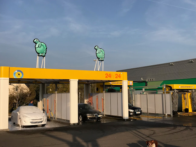 Autosoin LAVAGE AUTO, LAVERIE et LAVAGE ont/ext. à la main