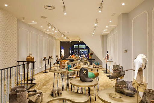 First Boutique - Visual