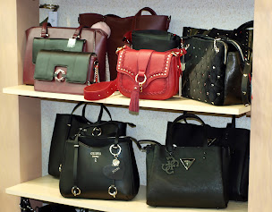 Photo n°16 de Fransac -sac à main valise portefeuille-Pamiers centre ville Ariege à Pamiers (Magasin de sacs et bagages)