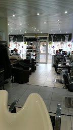 Photo n°18 de JOLYANA Coiffure à Martigues (Salon de coiffure)