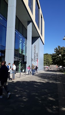 Chancellors’ Building bath