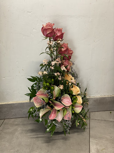 Ronit Flowers - Florist