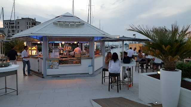 Tahiri Beach Club