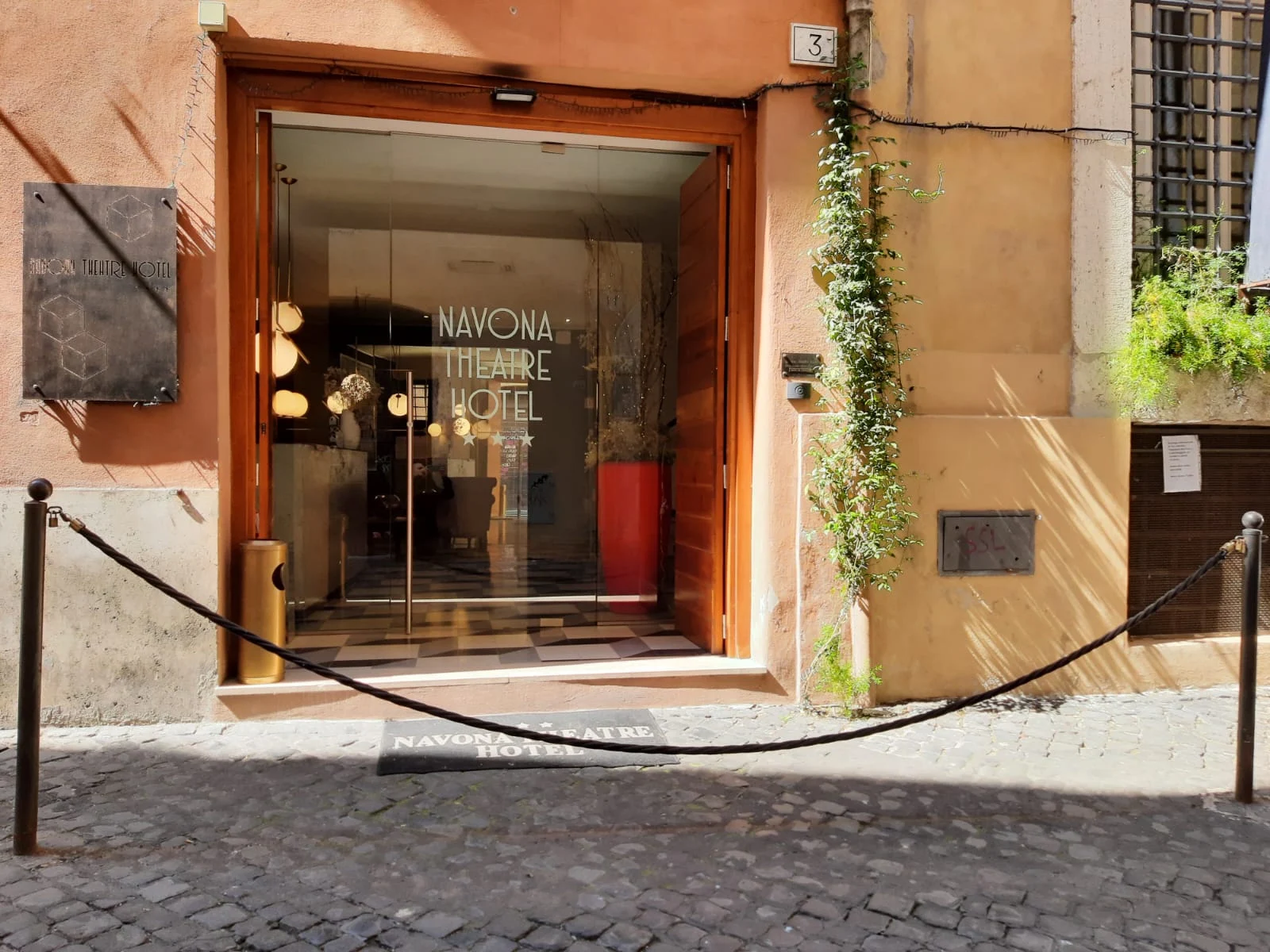 Navona Theatre Hotel