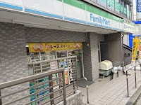 ファミリーマート 大倉山駅前店