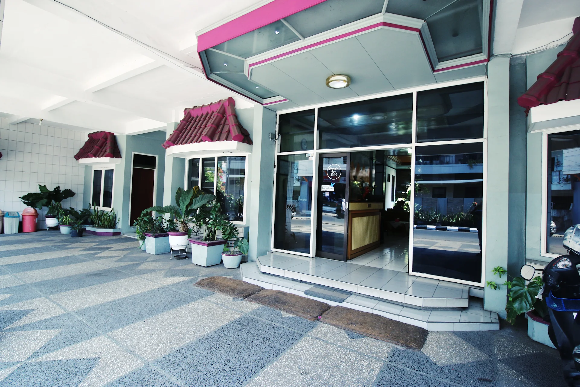 Familie Ayu Hotel