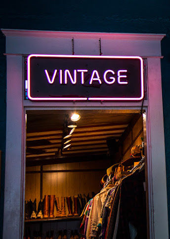 Divine Trash Vintage by null