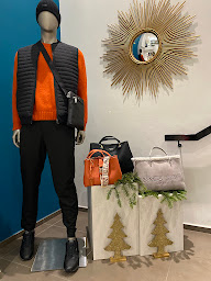 Photo n°4 de Colomb à Antibes (Magasin de vêtements pour hommes)