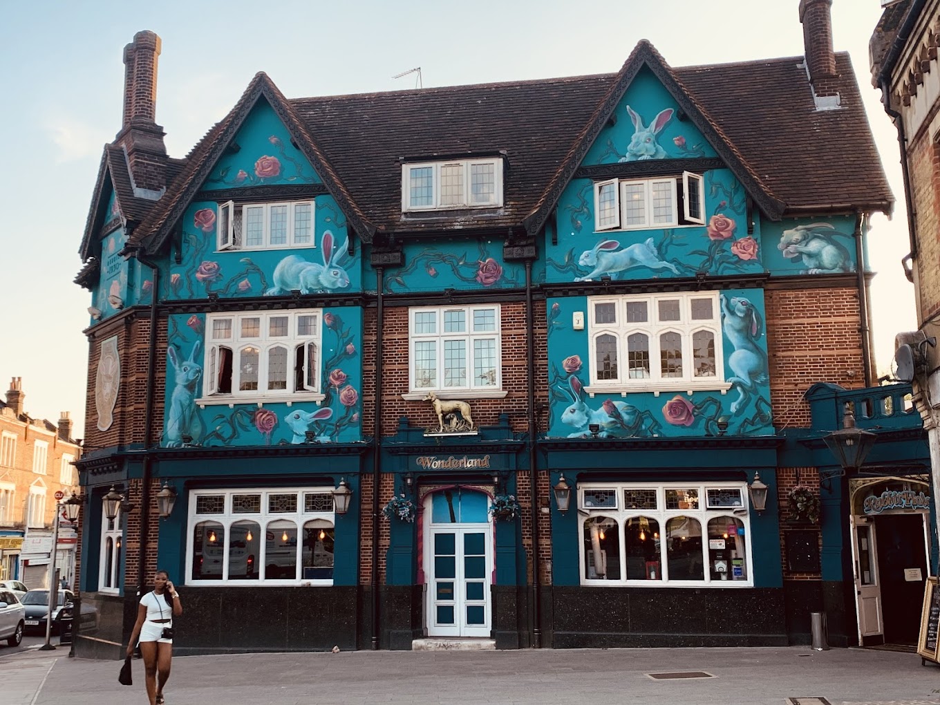 Looking for a great night out in Streatham? Check out our list of the best pubs in the area, featuring cozy traditional pubs, stylish gastropubs, and lively bars. Enjoy delicious food, refreshing drinks, and a warm and welcoming atmosphere. Whether you're a local or just passing through, these pubs are sure to provide a great night out. #Londonpubs | Things To Do In Streatham | Best Pubs In London | Things To Do In London | Best Sunday Roast | Best Pub Lunch In London | Things To Do In Streatham