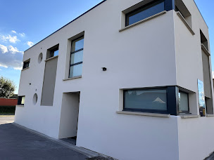 Photo n°2 de Savino Sandrine - Kiné du sport - Ondes de choc - Posturologie - Esthétique rajeunissement du visage à Petite-Forêt (Santé)