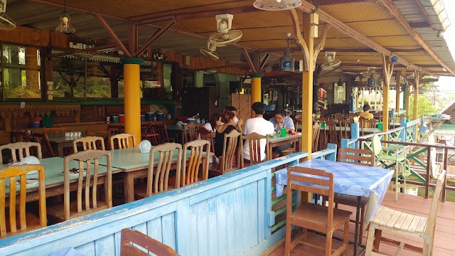 Phae Krung Kao Restaurant