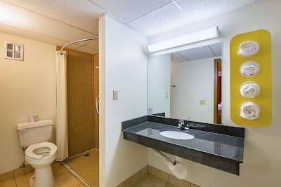 Photos of Motel 6 Dubuque IA