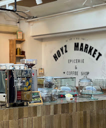 Photo n°20 de Hoyz Market | Coffee Shop Epicerie Décoration Fringues à Saint-Maur-des-Fossés (Bar à vin)