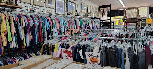Lillian's Consignment and Furniture - Thumbnail