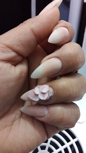 Louvre Nails Design - Thumbnail