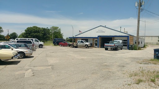 Hesston Auto Repair Logo
