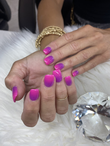 La Chica Nails & Microblading Salon - Thumbnail