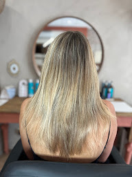 Photo n°40 de Alison Ka - Spécialiste Extensions cheveux cheveux fins et fragiles - post chimio - Alopécie - trichotillomanie à Bruguières (Salon de coiffure)