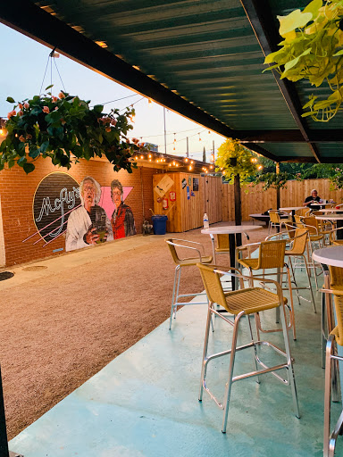 McFly's Pub - Visual