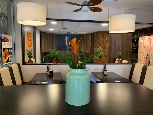 reina reposteria cafe