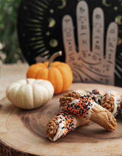 Café Evié / Rolli Cannoli Gallery - United States