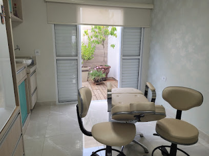 Dra. Terezinha Rezende - Harmonização Facial em Uberlândia - Preenchimento Labial - Botox - Rinomodelação - Fios de PDO
