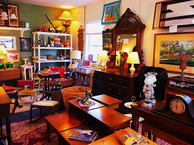 Mae Antiques and Collectibles