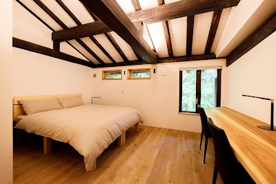 伝泊 小松 大杉谷川に佇む囲炉裏の宿