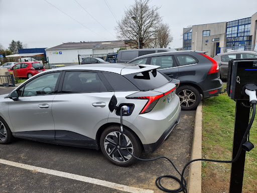 Éco Charge installateur bornes et prises de recharge voitures électriques - Thumbnail
