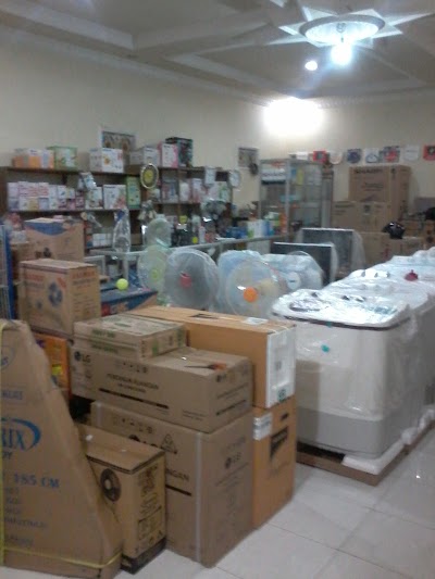 Photos of ABDISSALAM Electronics & Clothing Collections Store "HEFR" Group