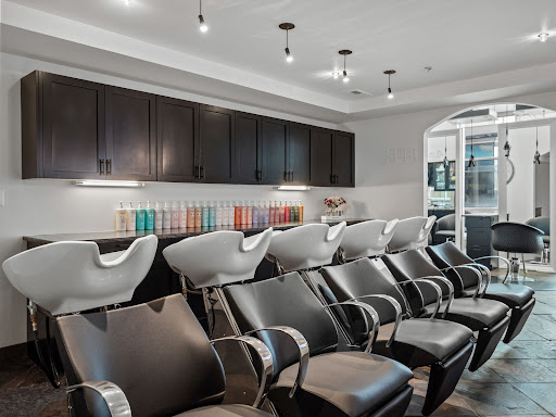 De Jolie Salon & Spa