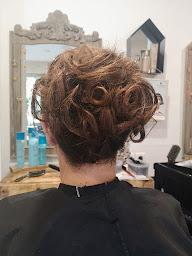 Photo n°30 de Le comptoir des Nuances... coiffure, Prothése Capillaire et esthétique à Desvres (Institut de beauté)