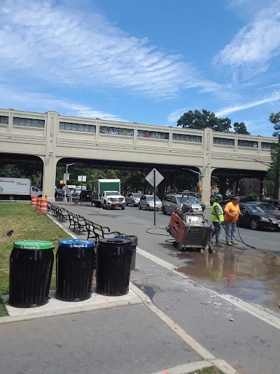 Pelham Pkwy