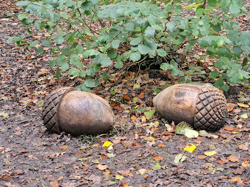 Acorn sculpture - Thumbnail
