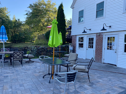 Lakehouse Tavern